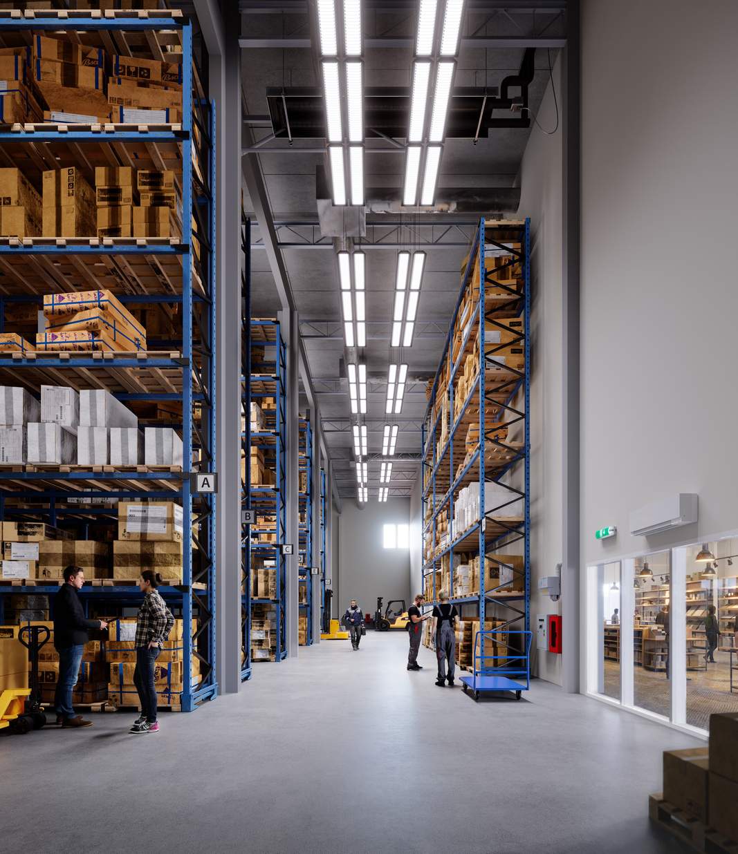 En stor lagerlokal med många hyllor fyllda med lådor.