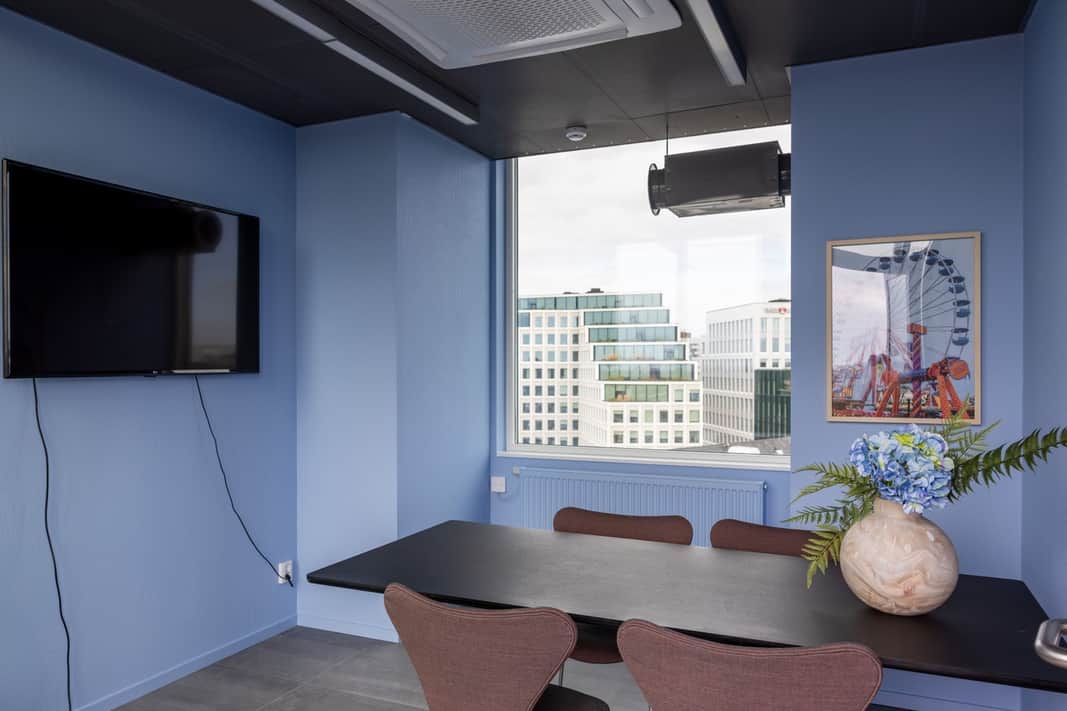 Människor i lobbyn.