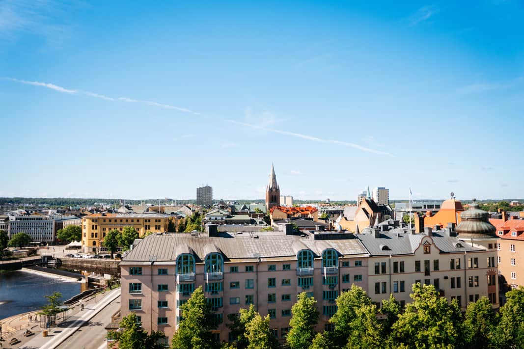 Vacker utsikt över takåsar intill fastigheten