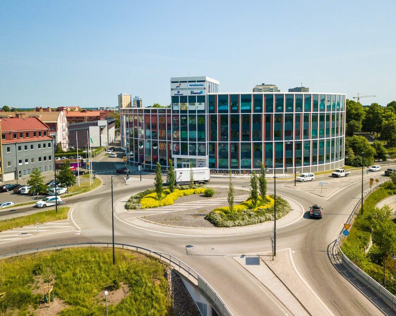 Vy över fastigheten och området.