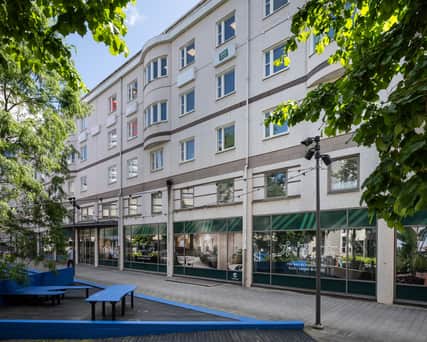 Exteriörbild av huvudkontorets fastighet.