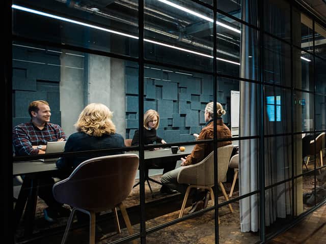 Människor i konferensrum.