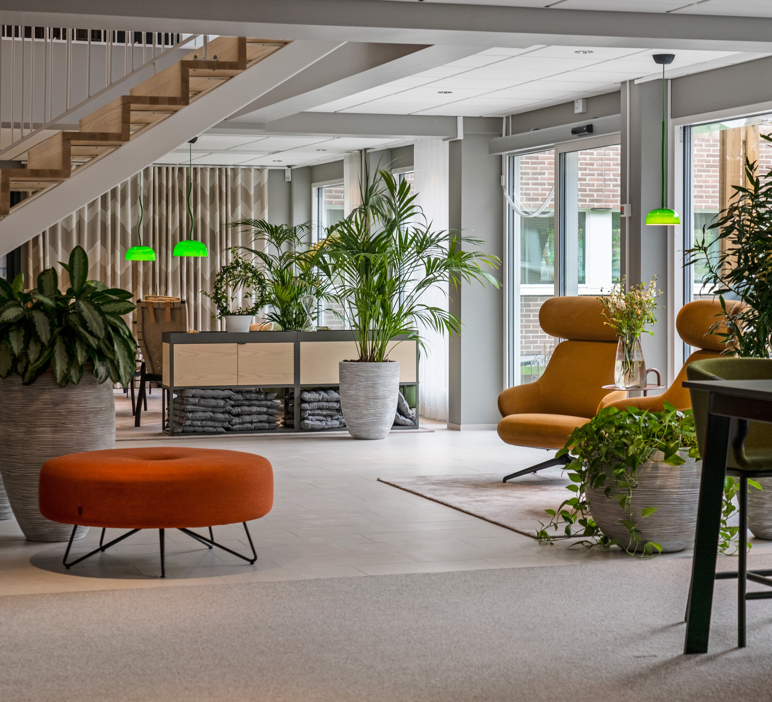 Loungeyta med sittmöbler.