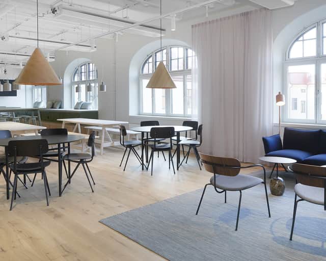 Matsal med sittplatser.