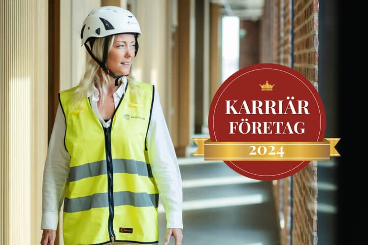 Person i reflexväst och en badge med texten Karriärföretag 2024