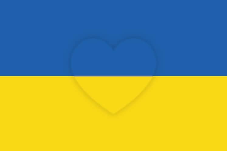 Ukrainas flagga med ett hjärta.