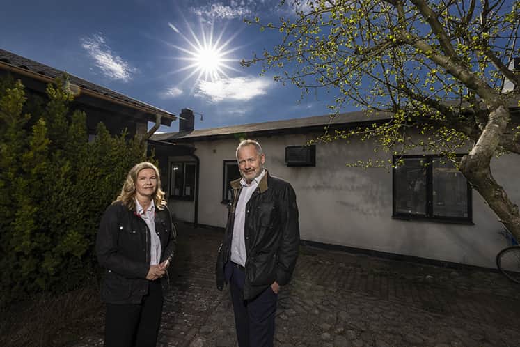 Mariette och Patrik utomhus.