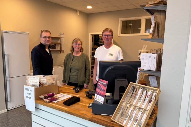 Bild på personalen inne i Rekoshoppen