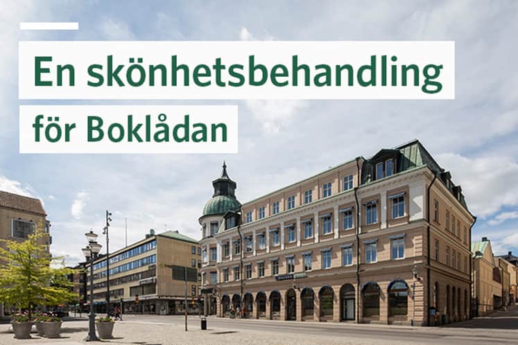 Exteriörbild av fastigheten med texten En skönhetsbehandling för Boklådan.