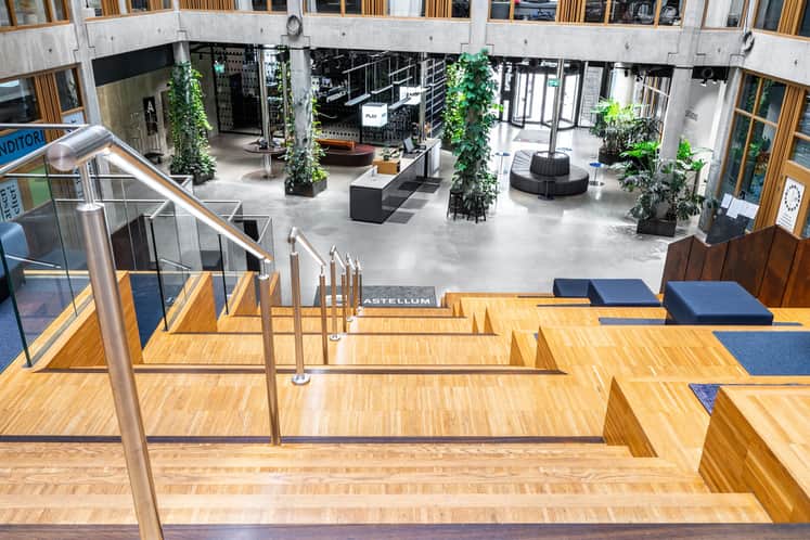 En trappa, visad uppifrån och ner. 