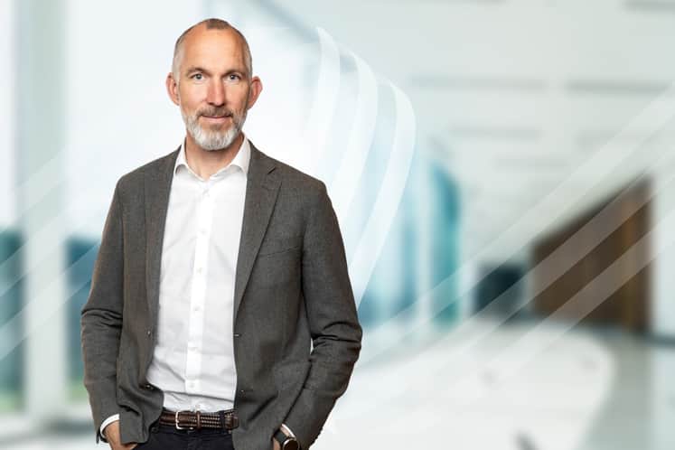 Bild över Viktor Sandberg i kontorsmiljö