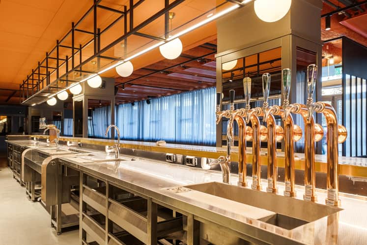 Bild från insidan av baren på Bistro Melker