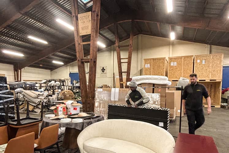 Möbler och inredning förvaras i Haardworks lokaler.