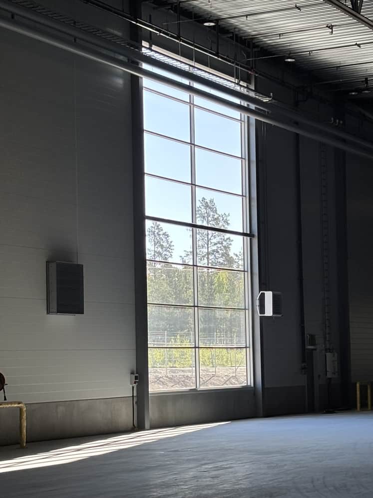 Lagerlokaler, höga fönster