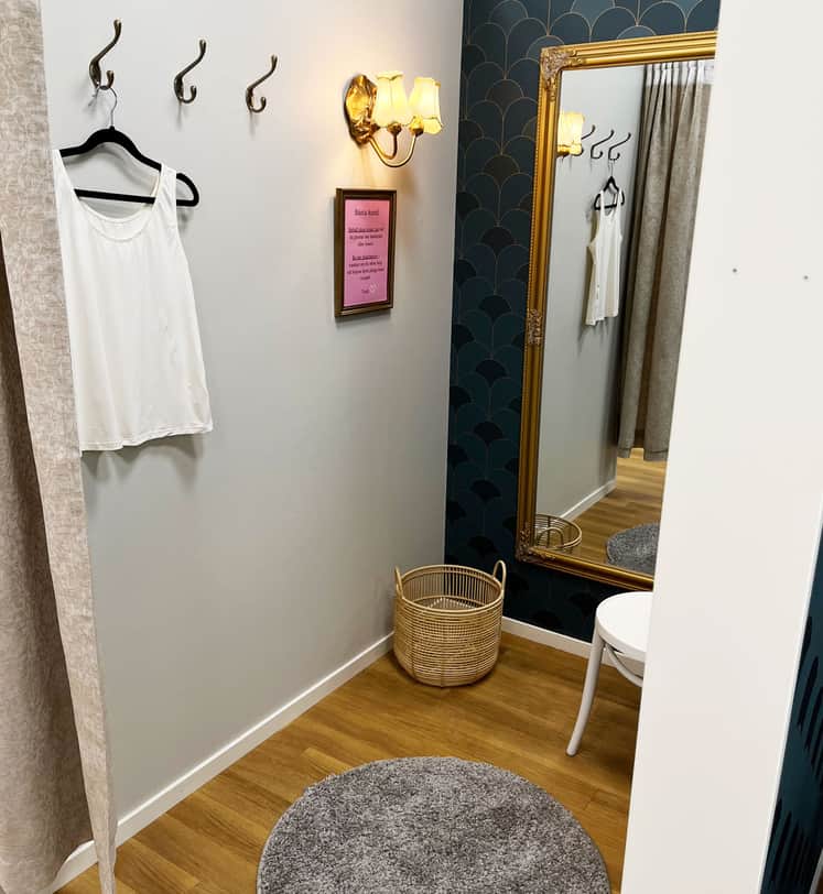 Generösa provhytter finns det hos Inunder