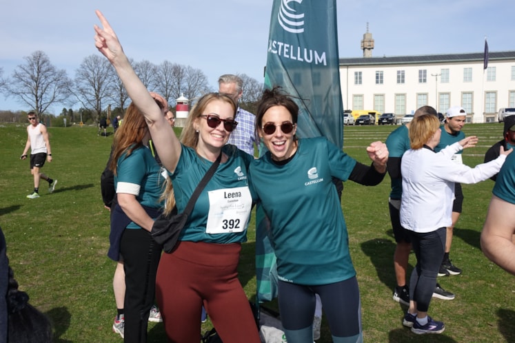 Två medarbetade från Castellum som är redo för loppet Spring för livet 
